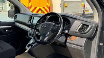 Toyota PROACE Verso 2.0D Family Medium MPV 5dr Diesel Auto MWB Euro 6 (s/s) (8 Seat)