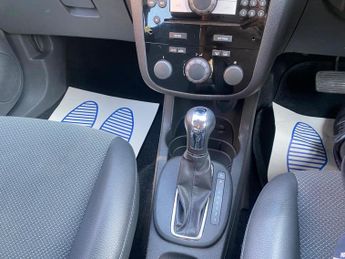 Vauxhall Corsa 1.4i 16v Design 5dr (a/c)