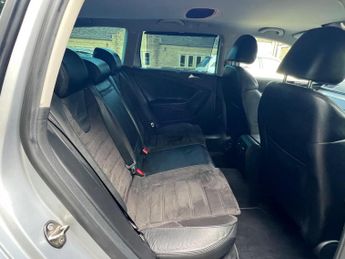Volkswagen Passat 3.6 FSI V6 R36 Estate 5dr Petrol DSG 4Motion Euro 5 (300 ps)