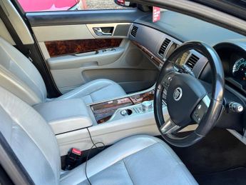 Jaguar XF 3.0d V6 Premium Luxury Auto Euro 5 4dr