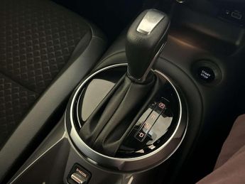 Nissan Juke 1.6 N-Connecta SUV 5dr Petrol Hybrid Auto Euro 6 (143 ps)