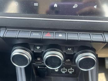 Renault Zoe R135 EV50 52kWh Iconic Auto 5dr (Rapid Charge)