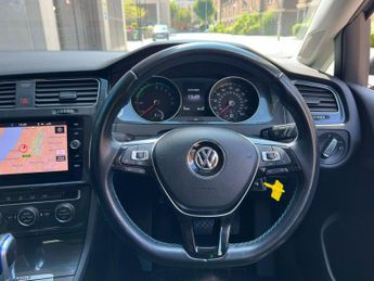 Volkswagen e-Golf 35.8kWh e-Golf Auto 5dr