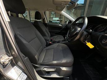 Volkswagen e-Golf 35.8kWh e-Golf Auto 5dr