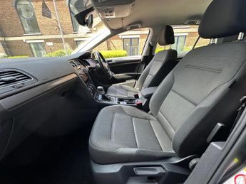 Volkswagen e-Golf 35.8kWh e-Golf Auto 5dr