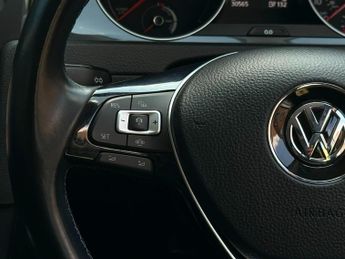 Volkswagen e-Golf 35.8kWh e-Golf Auto 5dr