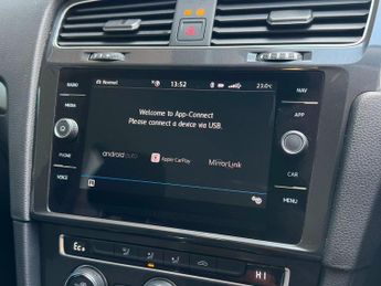 Volkswagen e-Golf 35.8kWh e-Golf Auto 5dr