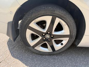 Toyota Prius 1.8 VVT-h Excel CVT Euro 6 (s/s) 5dr (15in Alloy)