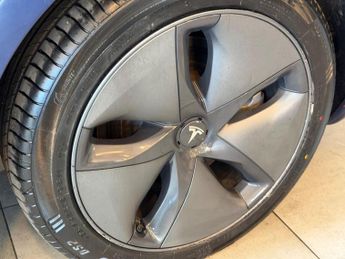 Tesla Model 3 (Dual Motor) Performance Auto 4WDE 4dr (Performance Upgrade)