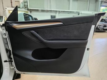 Tesla Model Y (Dual Motor) Long Range Auto 4WDE 5dr