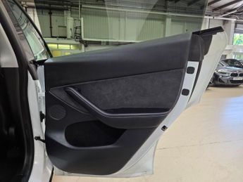 Tesla Model Y (Dual Motor) Long Range Auto 4WDE 5dr