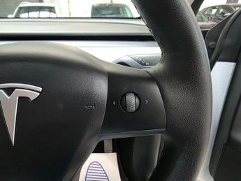 Tesla Model Y (Dual Motor) Long Range Auto 4WDE 5dr