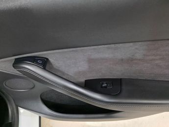 Tesla Model Y (Dual Motor) Long Range Auto 4WDE 5dr