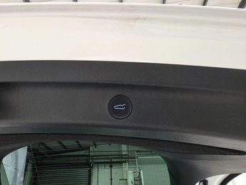 Tesla Model Y (Dual Motor) Long Range Auto 4WDE 5dr