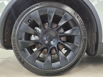 Tesla Model Y (Dual Motor) Long Range Auto 4WDE 5dr