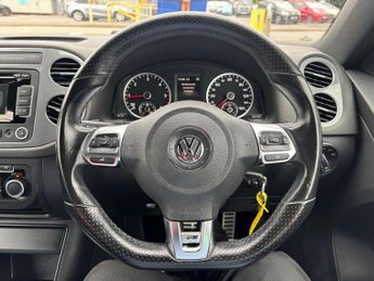 Volkswagen Tiguan 2.0 TDI BlueMotion Tech R-Line DSG 4WD Euro 5 (s/s) 5dr (Nav)