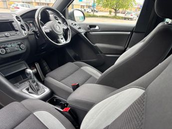 Volkswagen Tiguan 2.0 TDI BlueMotion Tech R-Line DSG 4WD Euro 5 (s/s) 5dr (Nav)