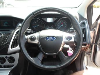 Ford Focus 1.0T EcoBoost Zetec Euro 5 (s/s) 5dr