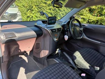 Toyota iQ 1.33 Dual VVT-i 3 Hatchback 3dr Petrol Multidrive Euro 4 (98 ps)