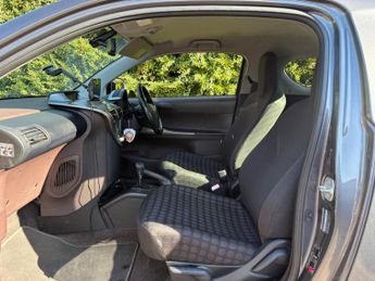 Toyota iQ 1.33 Dual VVT-i 3 Hatchback 3dr Petrol Multidrive Euro 4 (98 ps)