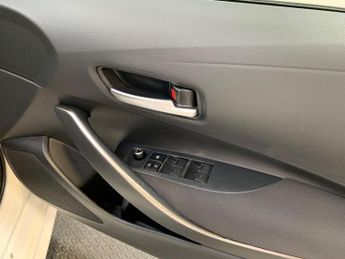Toyota Corolla 1.8 VVT-h Icon CVT Euro 6 (s/s) 5dr