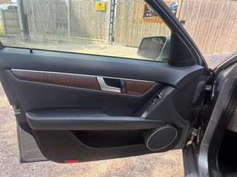 Mercedes-Benz C Class 2.1 C220 CDI BlueEfficiency Elegance G-Tronic+ Euro 5 (s/s) 4dr
