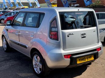 Kia Soul 1.6 CRDi 2 SUV 5dr Diesel Auto Euro 4 (126 bhp)