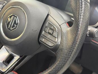 MG MG ZS 51.1kWh Trophy Auto 5dr