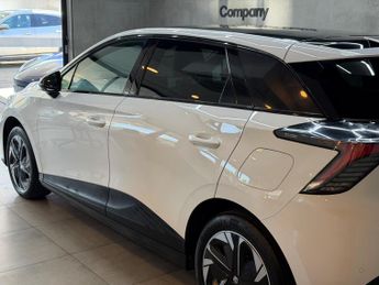 MG MG4 64kWh Trophy Long Range Auto 5dr