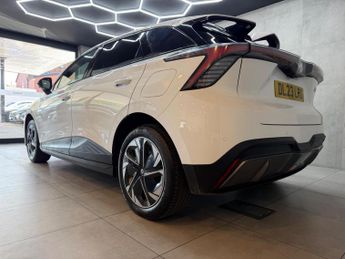 MG MG4 64kWh Trophy Long Range Auto 5dr
