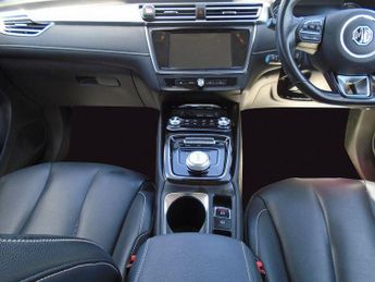 MG MG5 61.1kWh Exclusive Long Range Auto 5dr