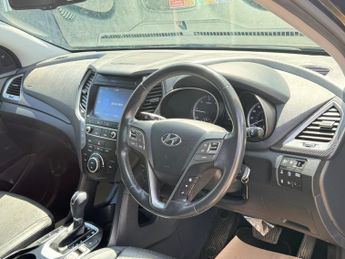 Hyundai Santa Fe 2.2 CRDi Blue Drive Premium Auto 4WD Euro 6 (s/s) 5dr (7 Seat)