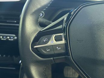 Peugeot E-2008 50kWh Allure Premium SUV 5dr Electric Auto (7kW Charger) (136 ps