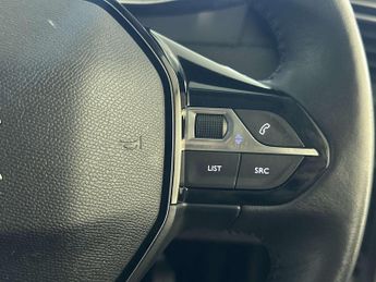 Peugeot E-2008 50kWh Allure Premium SUV 5dr Electric Auto (7kW Charger) (136 ps
