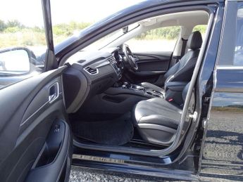 MG MG5 61.1kWh Exclusive Long Range Auto 5dr