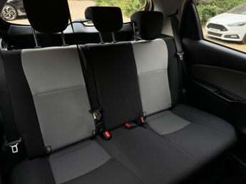 Toyota Yaris 1.5 VVT-h Icon Tech E-CVT Euro 6 (s/s) 5dr