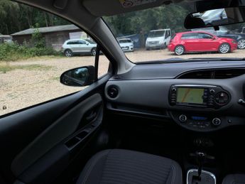 Toyota Yaris 1.5 VVT-h Icon Tech E-CVT Euro 6 (s/s) 5dr