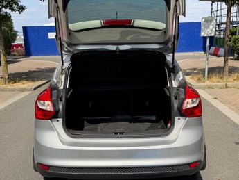 Ford Focus 1.0T EcoBoost Zetec Euro 5 (s/s) 5dr