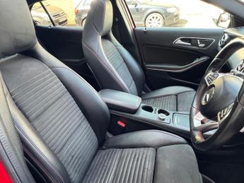 Mercedes-Benz GLA 2.1 GLA220d AMG Line (Premium Plus) 7G-DCT 4MATIC Euro 6 (s/s) 5