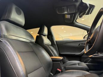 MG MG4 64kWh Trophy Long Range Auto 5dr