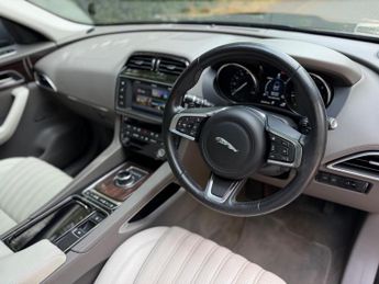 Jaguar F-PACE 2.0 D180 Portfolio Auto AWD Euro 6 (s/s) 5dr