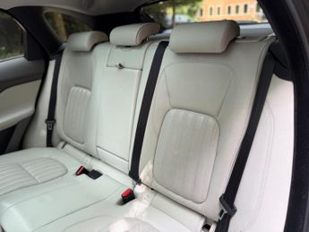 Jaguar F-PACE 2.0 D180 Portfolio Auto AWD Euro 6 (s/s) 5dr