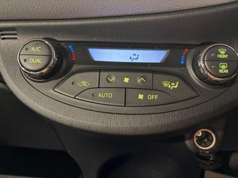 Toyota Yaris 1.5 VVT-h Trend CVT Euro 5 5dr