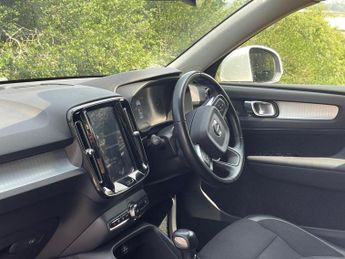 VOLVO XC40 1.5 T3 Momentum SUV 5dr Petrol Manual Euro 6 (s/s) (163 ps)