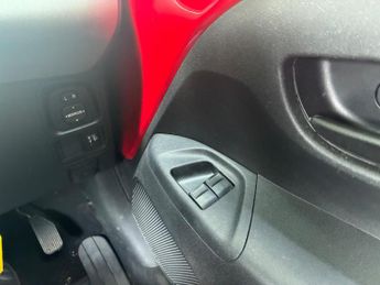 Toyota AYGO 1.0 VVT-i x-play Euro 5 5dr Euro 5