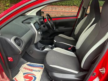 Toyota AYGO 1.0 VVT-i x-play Euro 5 5dr Euro 5