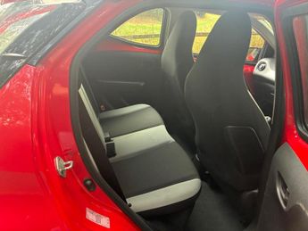 Toyota AYGO 1.0 VVT-i x-play Euro 5 5dr Euro 5