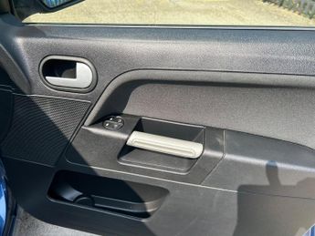 Ford Fusion 1.6 Plus 5dr