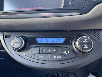 Toyota Yaris 1.5 VVT-h Icon E-CVT Euro 6 5dr