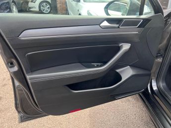 Volkswagen Passat 1.5 TSI EVO R-Line DSG Euro 6 (s/s) 4dr